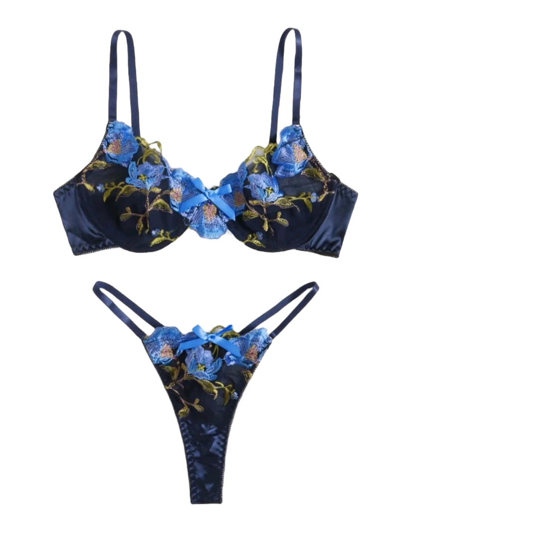 Conjunto de lencería azul marino con bordado floral