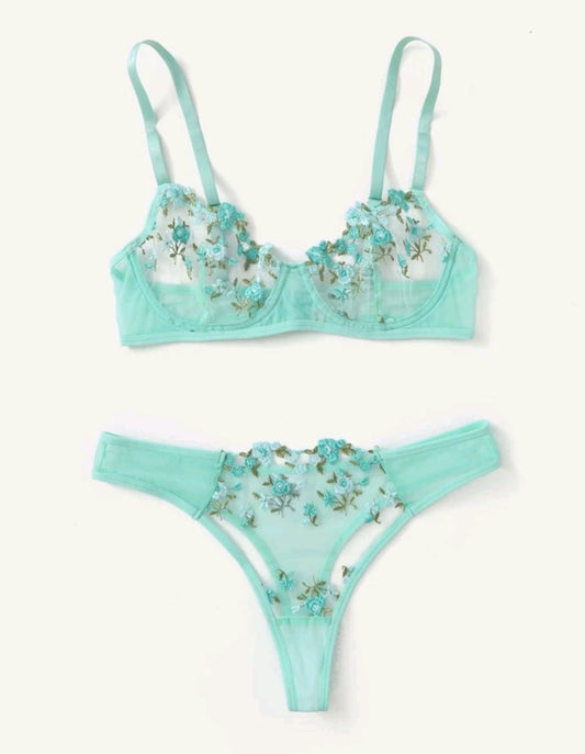 Conjunto de Lencería con Bordado Color Turquesa
