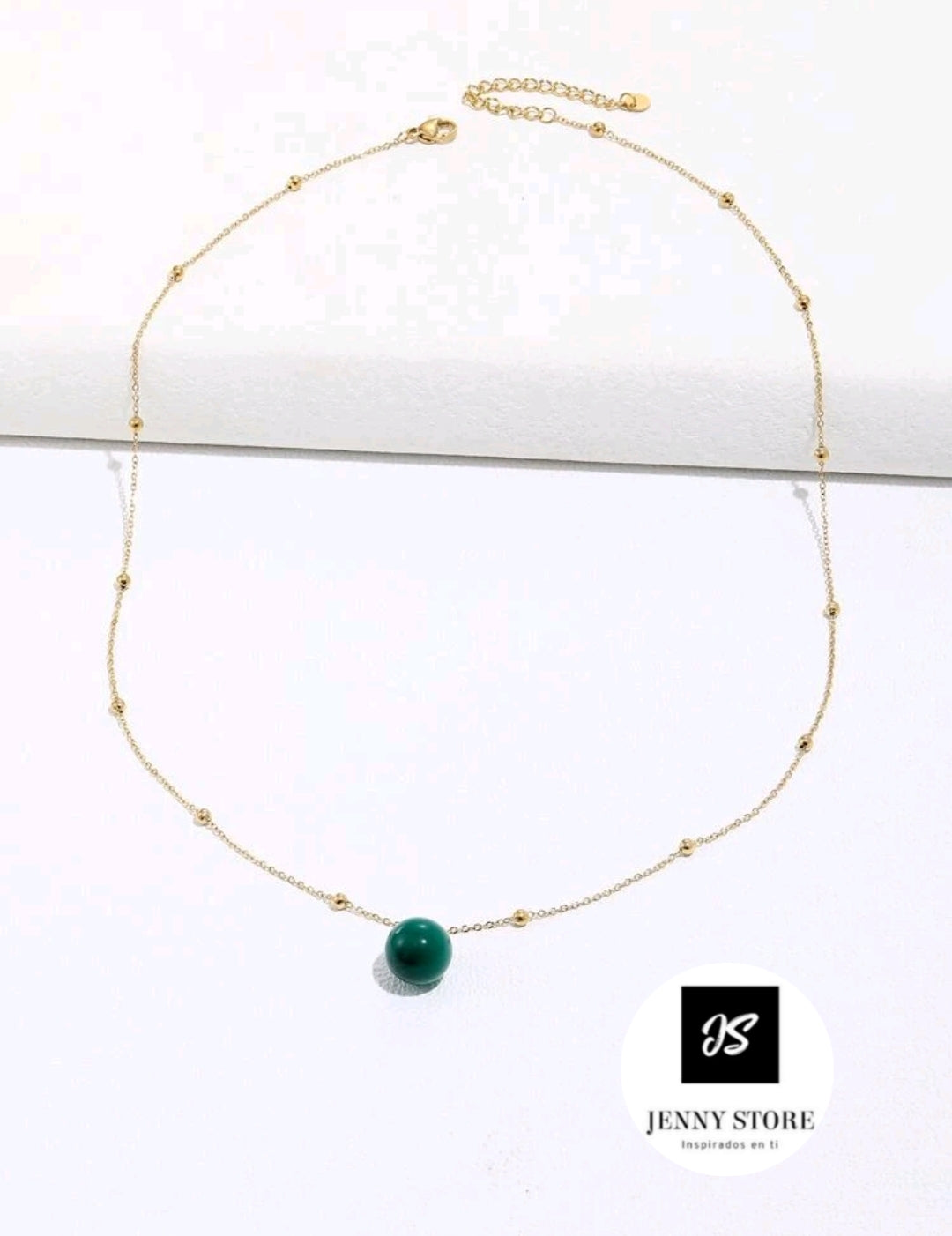 Collar Dorado Con Esfera Verde